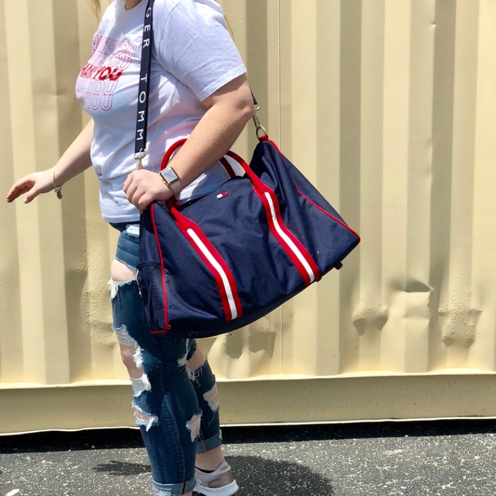 Súper cute Tommy Hilfiger duffel bag brand new